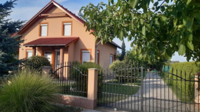 Hajnalka Vendégház, Balatonoszöd
